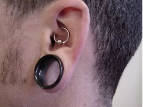 ear stretching men
